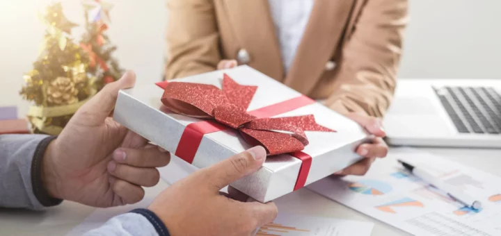Christmas Gift Boxes vs. Hampers: Which One Should You Choose?