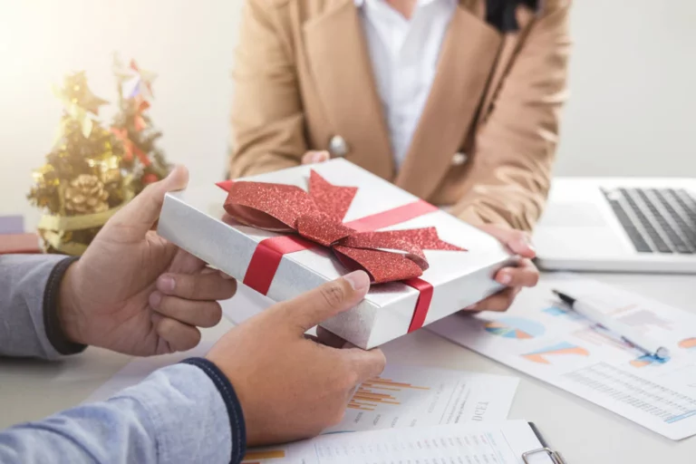 Christmas Gift Boxes vs. Hampers: Which One Should You Choose?