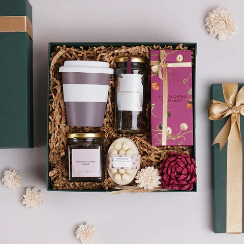 Personalised Touches That Make a Christmas Hamper Truly Special